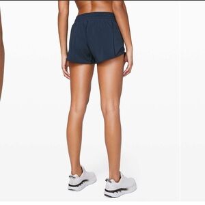Lululemon Hotty Hot Short *2.5" size 6